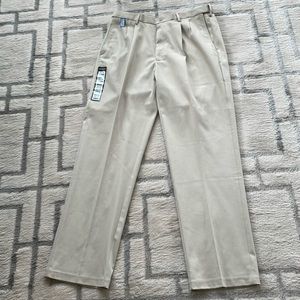 NWT Haggar Classic Fit khaki pleated Premium no iron pants 36 x 34
